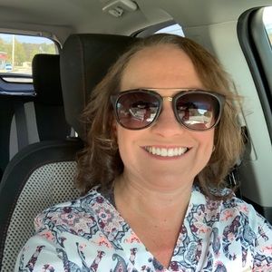 Meet your Posher, Angela